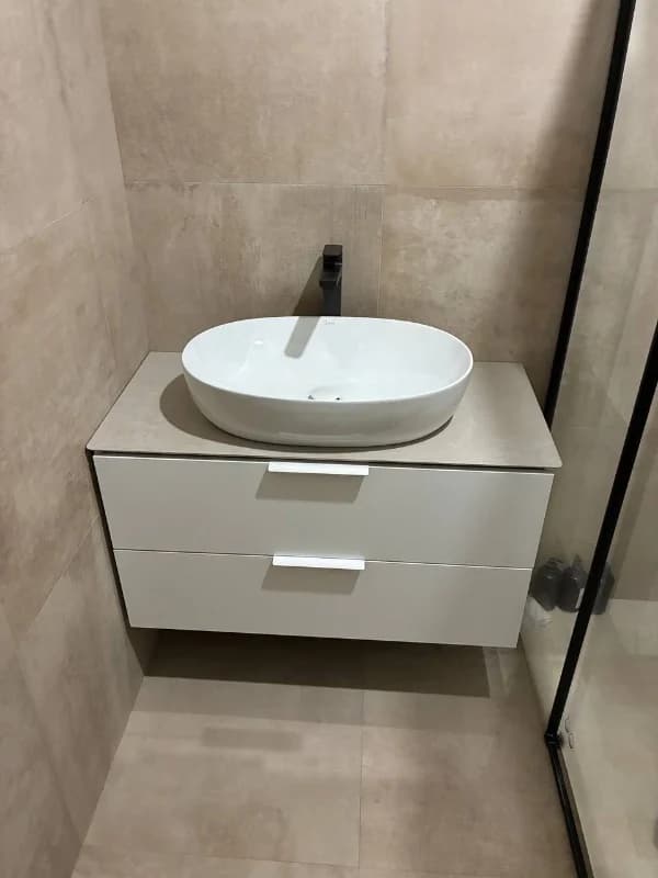Կախովի լվացարան իր ծորակով ե հ