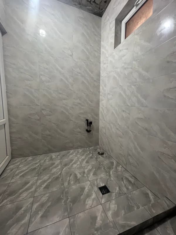 Լոգարանի սալիկապատում