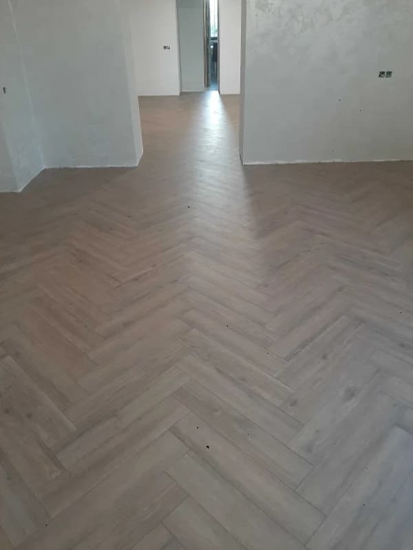 լամինատե և վինիլային հատակներ