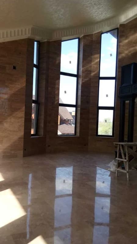 Տրավերտին երեսպատում