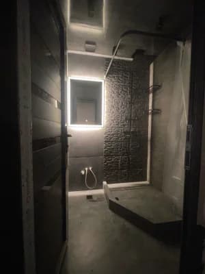 լոգարանի սալիկապատում