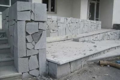 Քարե բրեկչա պատ